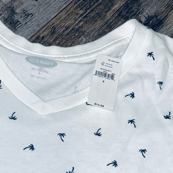 Old Navy V Neck Shirt Palm Tree Print - Picture 5 of 5